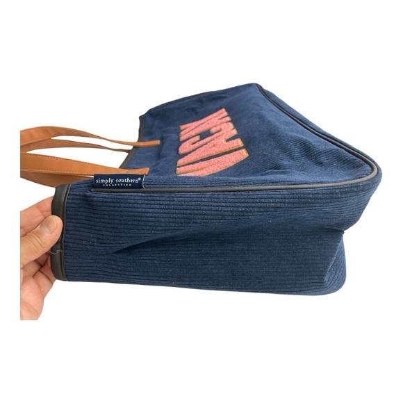 Simply Southern Corduroy Sparklebag Tote "VACAY"
Navy Blue 18.5"x11"×5" - Picture 4 of 11